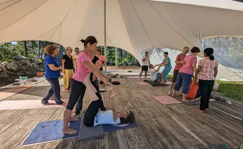 Sarah Szeps Osteopath D.o Professeure De Yoga