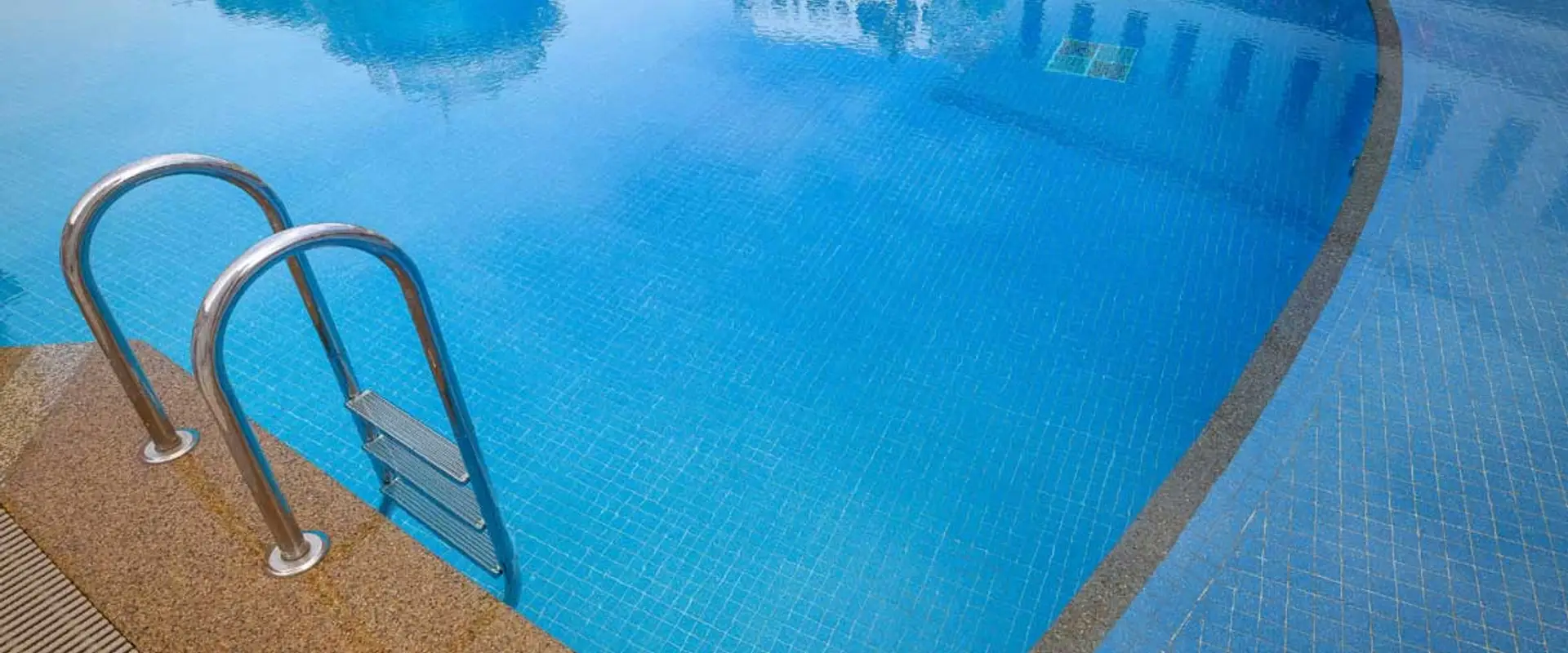 THE CHEVRONS Swimming Pool