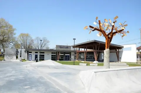 Salaberry-de-Valleyfield Skate Plaza