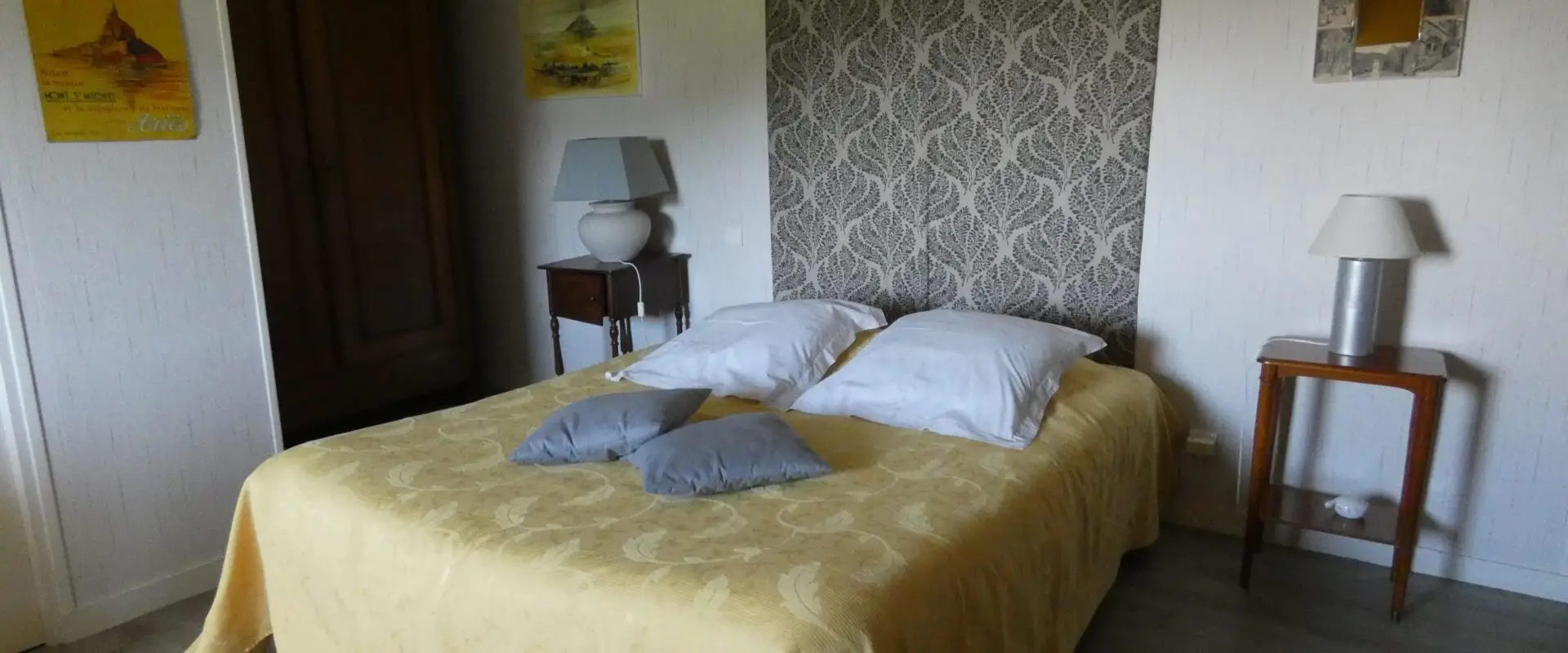 Gîte Ferme Saint Joseph: Chambres d'hôtes gîte avec piscine(Mont Saint Michel)