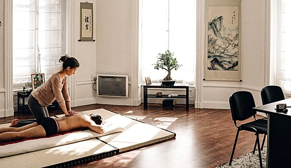 Manon Degrenne | Shiatsu | Médecine chinoise antique | Aromathérapie