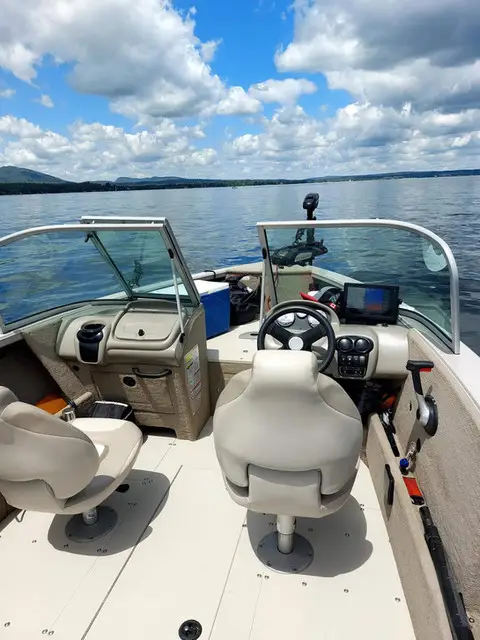 Guide de Pche Lac Memphrmagog - John Corbire