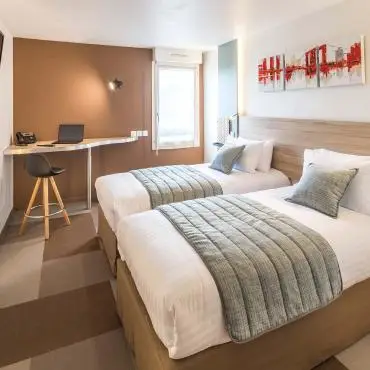 CARRÉ PAU AIRPORT HOTEL