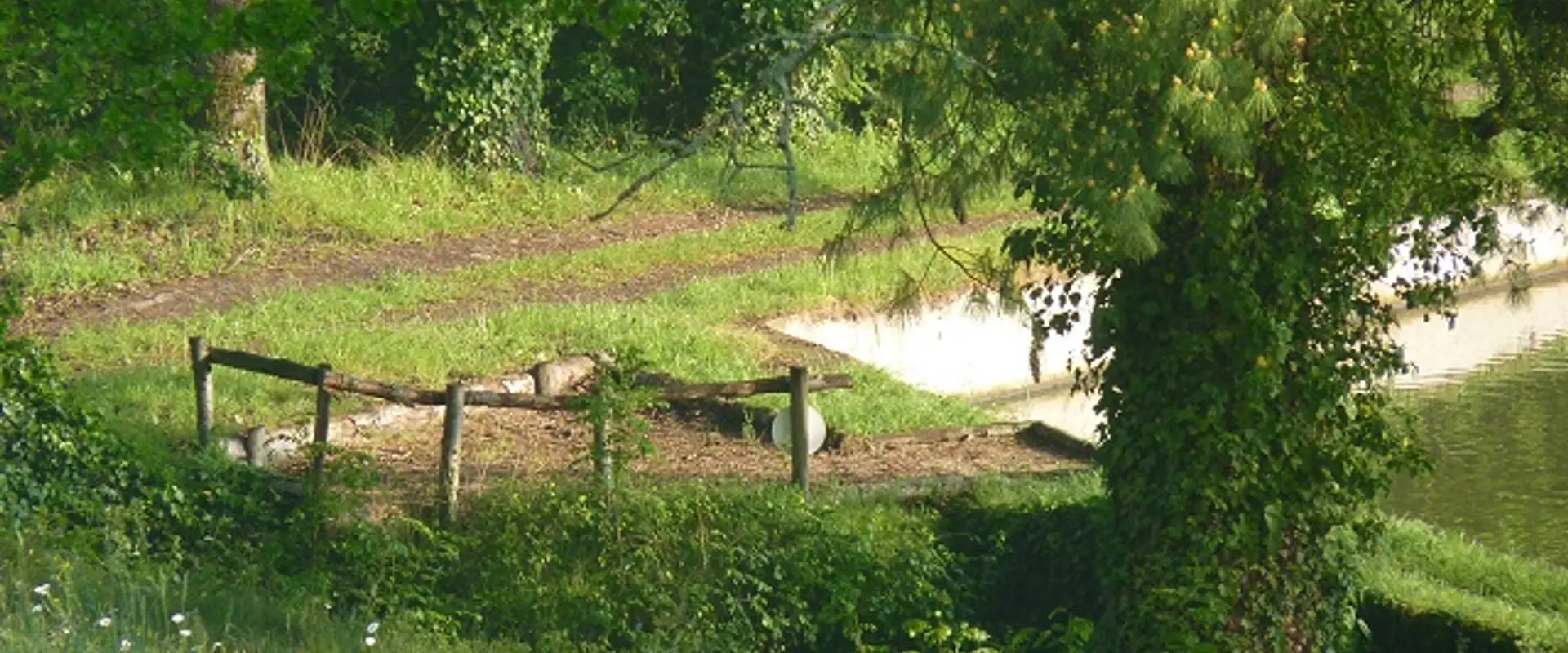 Puyravaud France carp fishing lakes