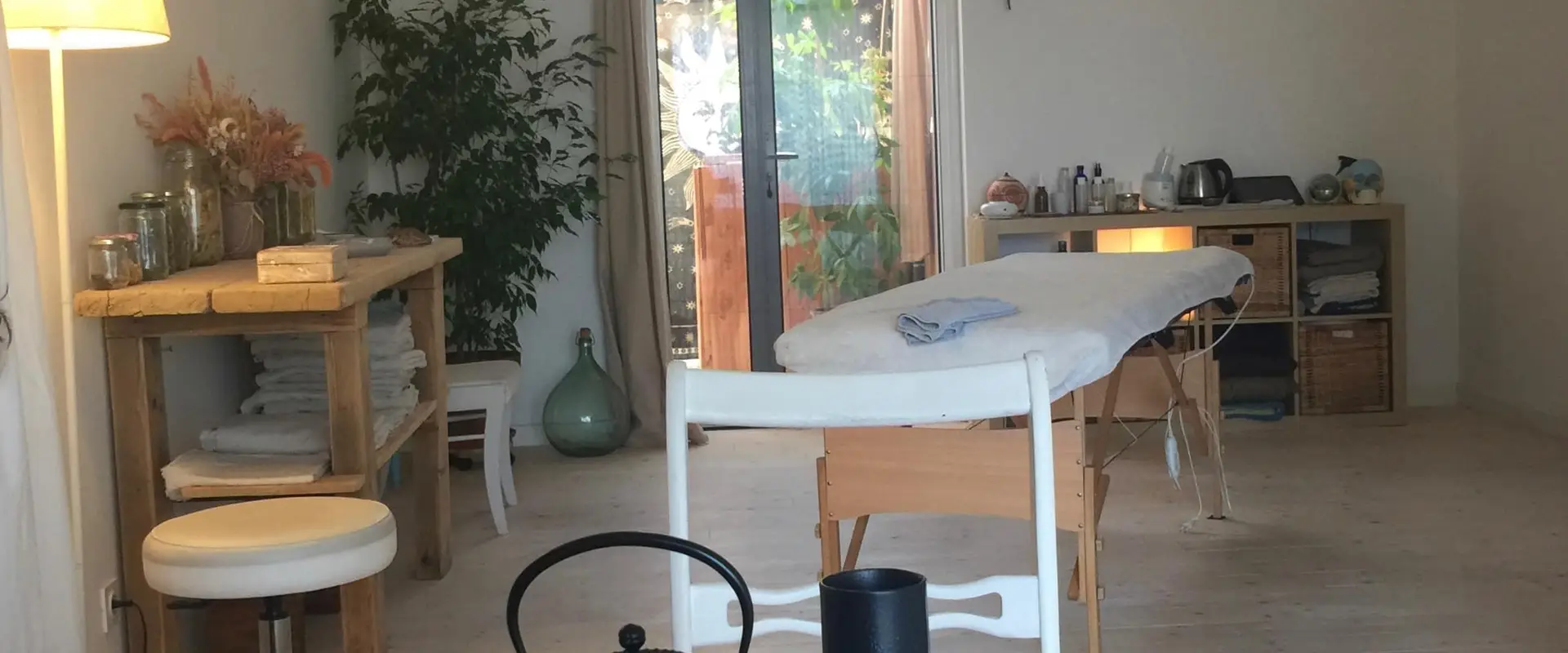 Cécile Dumas, Massage
