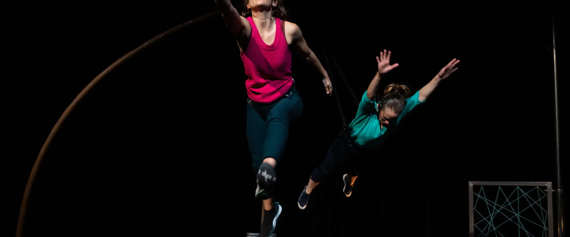 Compagnie 4 à Corps - Spectacles de danse contemporaine encordée et familiale -