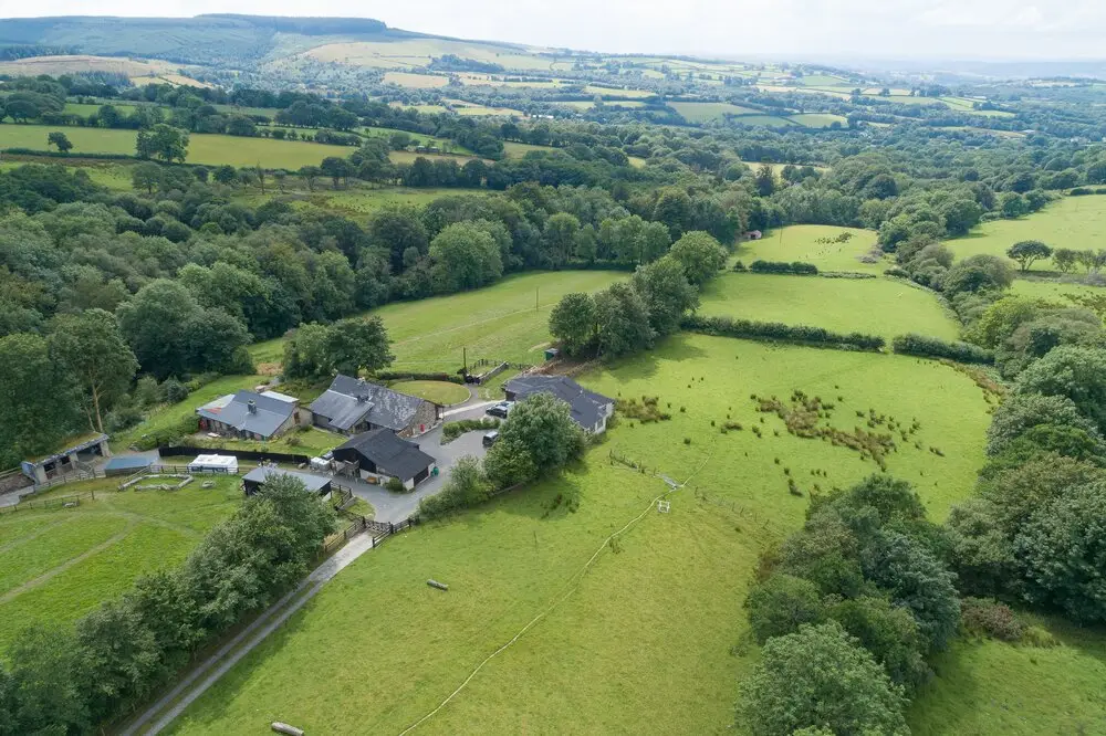 Chwibonogl Farm