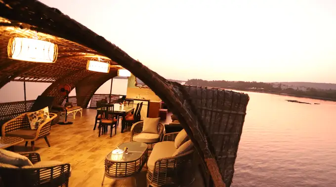 Alcove Restaurant and Bar