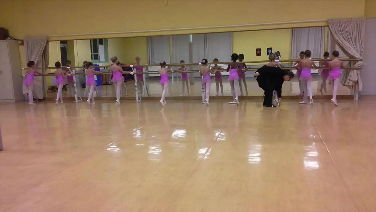 Dance En Val De Saone
