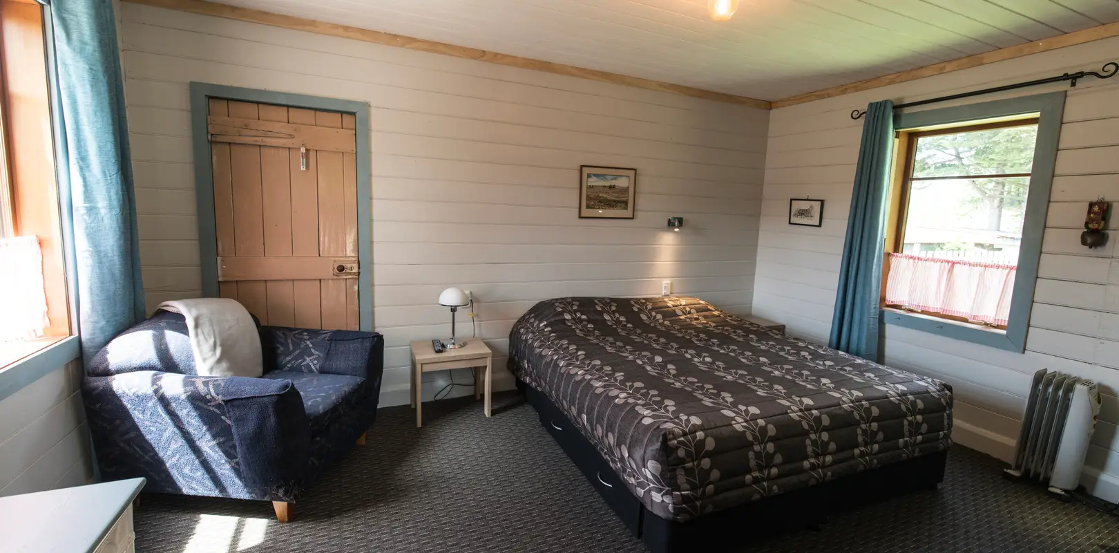 Smylies hostel, Motels & Ski Lodge and Rental