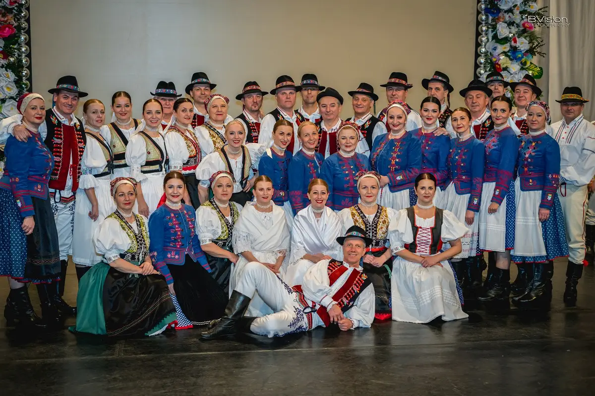 Folklórny súbor STARIŠAN