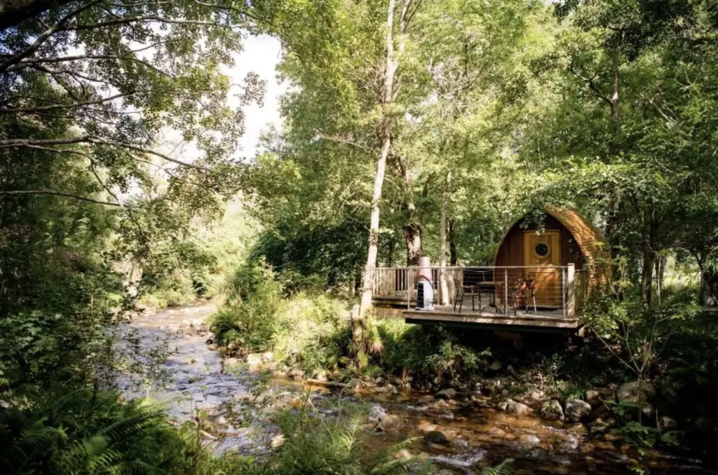RiverBeds Luxury Wee Lodges with Hot Tubs @ Woodlands Glencoe