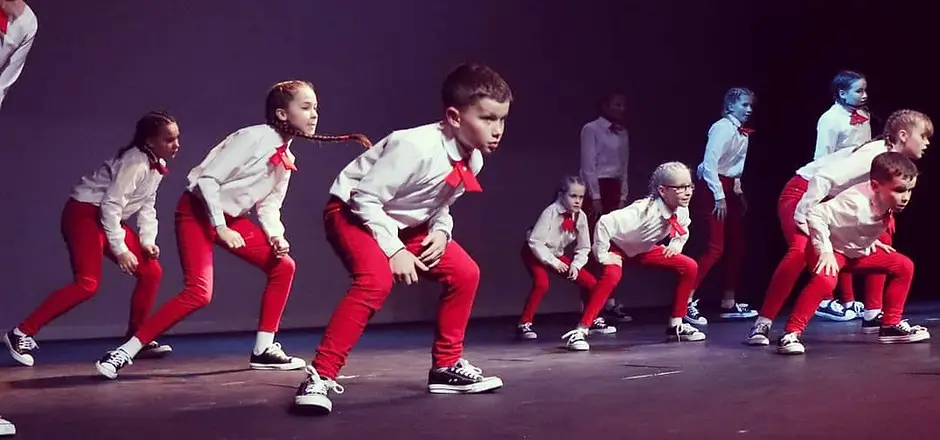 Synchronize Hip-Hop School