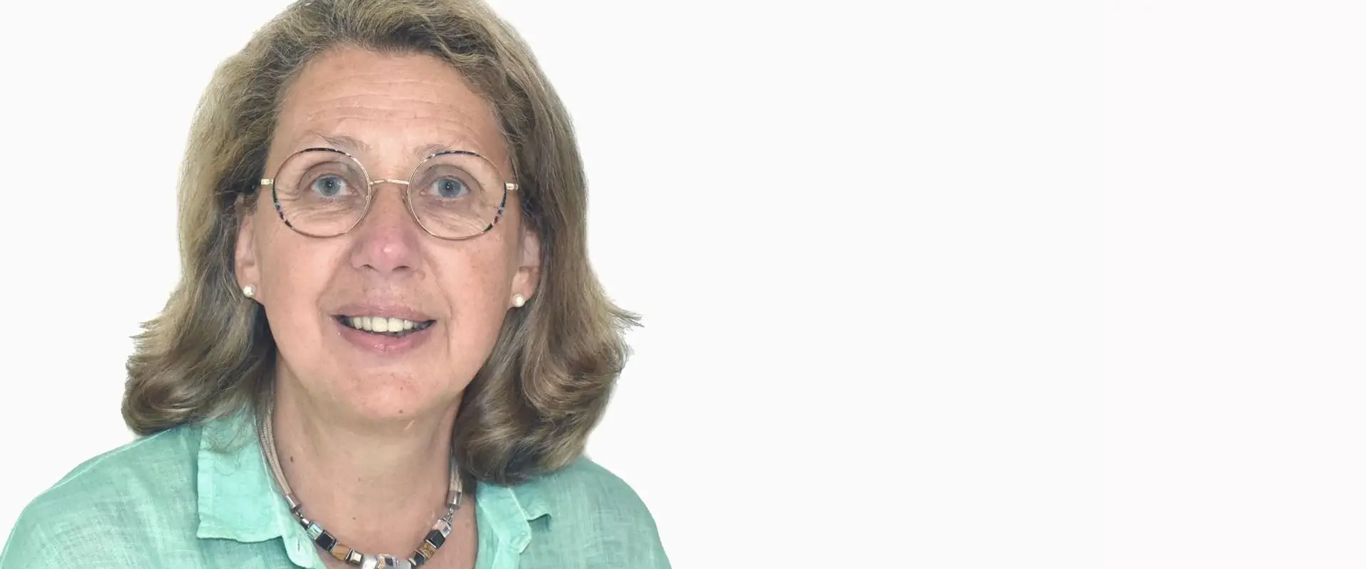 Constance de Lussac. Psychothérapeute / hypnothérapeute adolescents adultes famille.