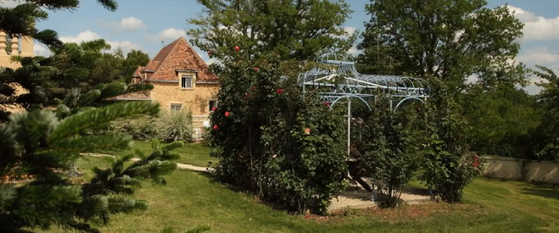 Domaine de Landrevie : Location gîtes avec piscines & court de tennis en Dordogne, Périgord Noir