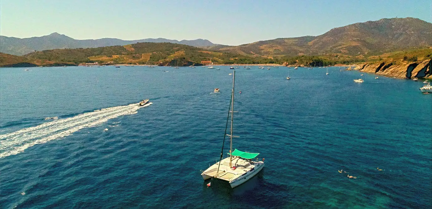 Catamaran lodos