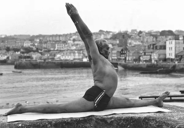 Emily West - Yoga Pz