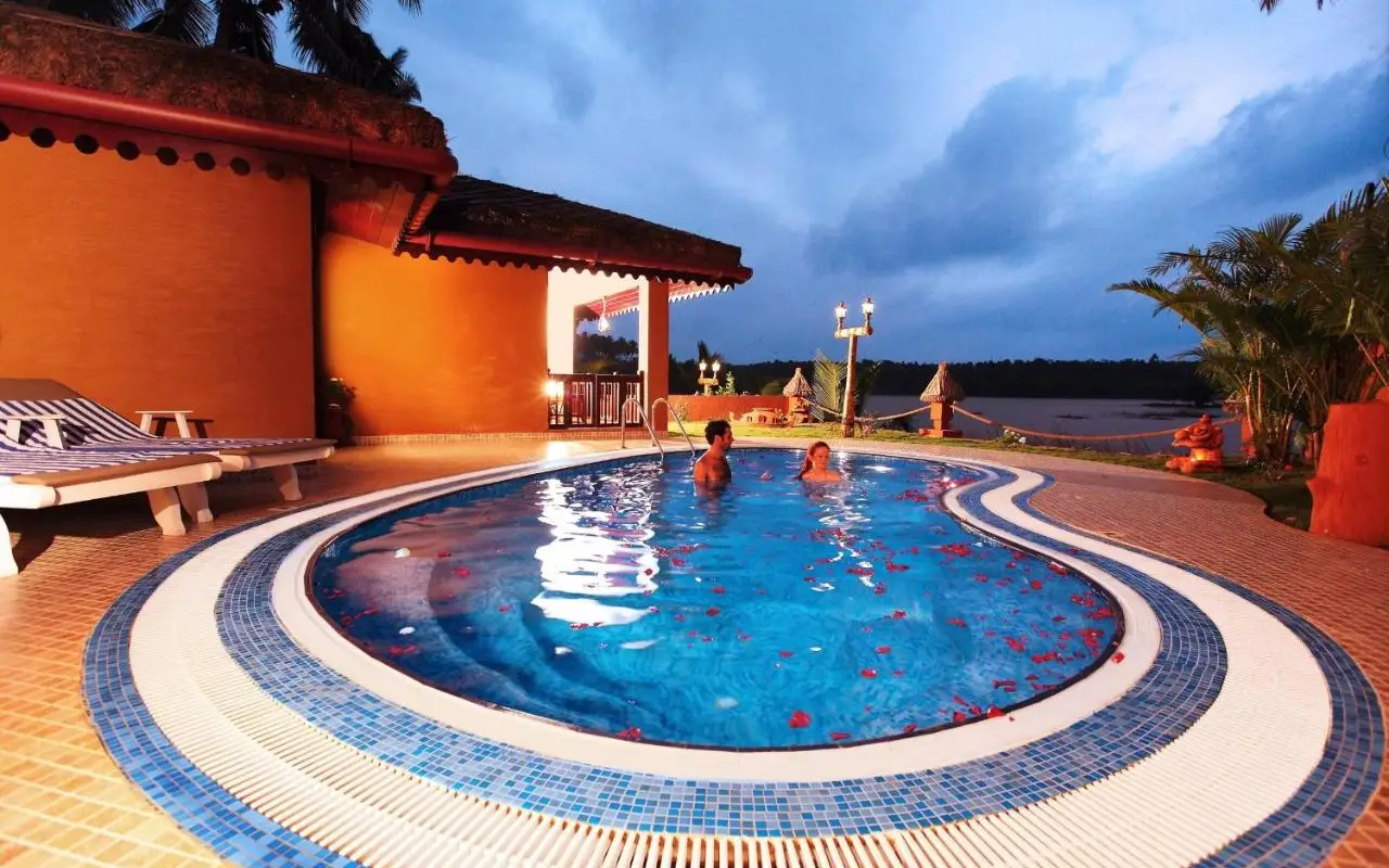 MASTER POOLS Master builders & pools pvt Ltd ( master of swimming pool construction)