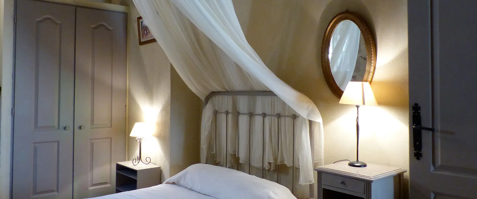 Mas du Juge : Gîte de charme avec piscine (Camargue, Arles)