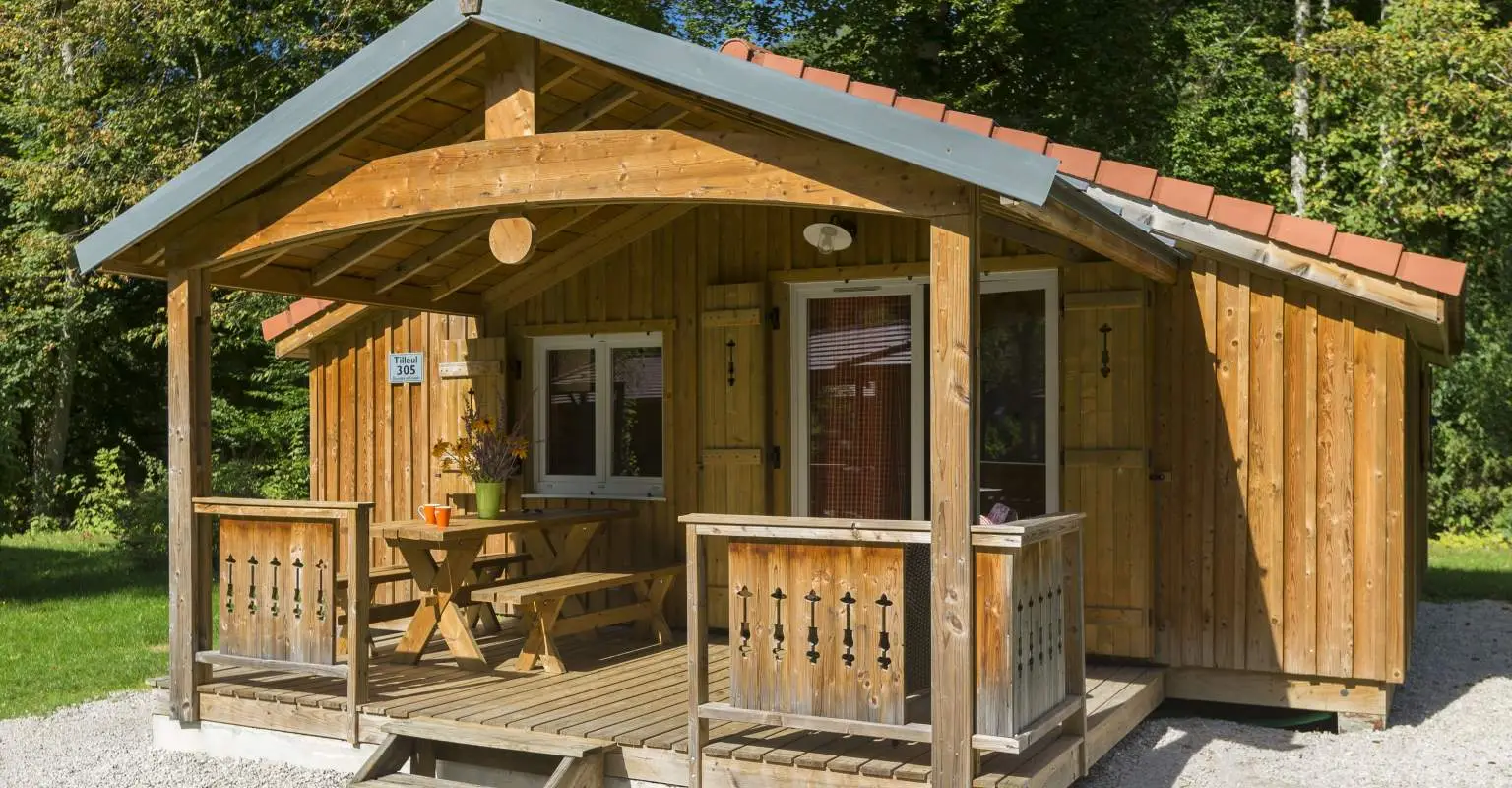 Domaine de Chalain - Location de chalets - Plage