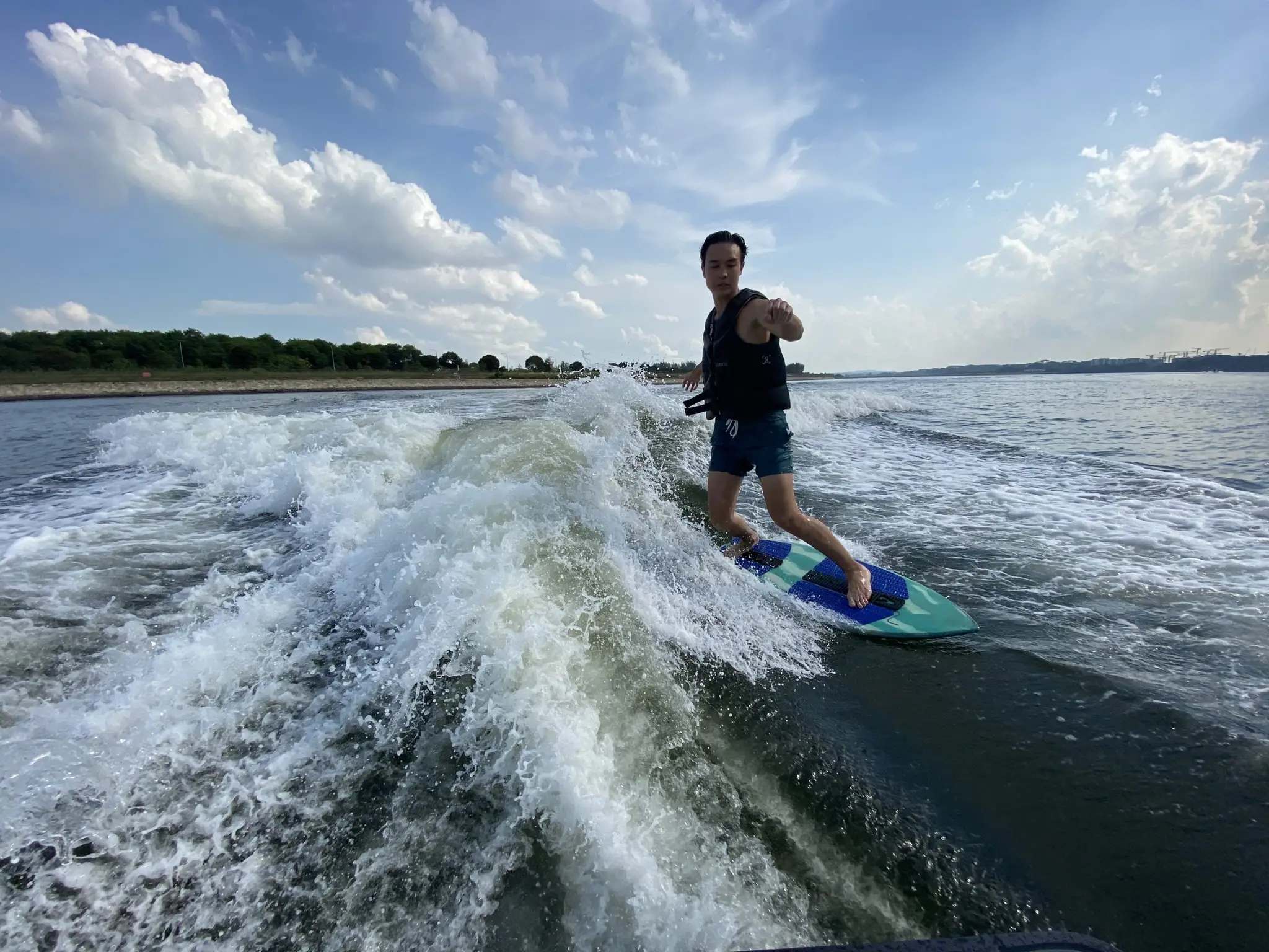 WAKEMUSTERS - School of Wakesurfing