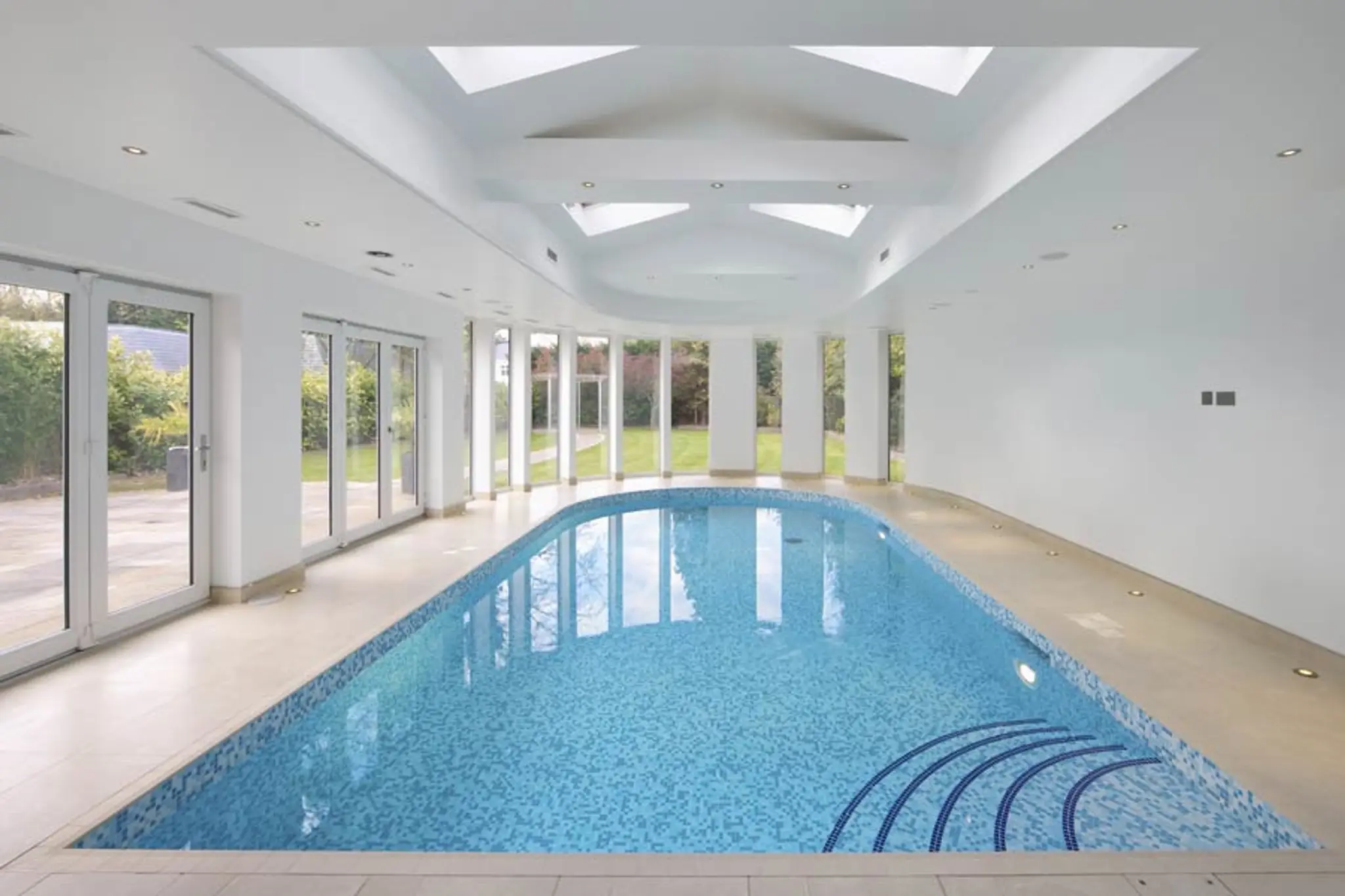 Lichfield Swimming Pools & Spas (Aqualate pool services ltd)