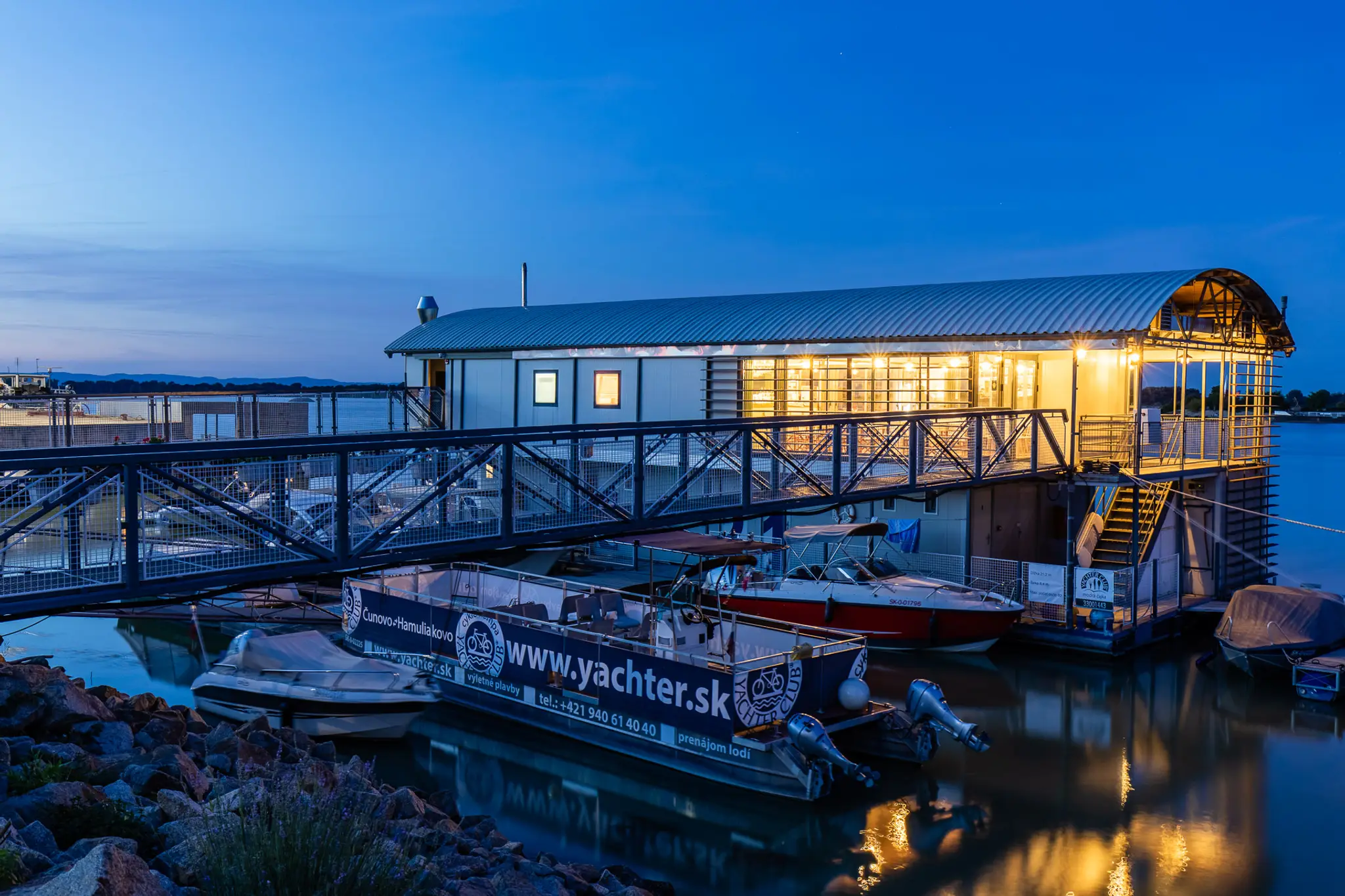 YACHTER CLUB Modrá Čajka