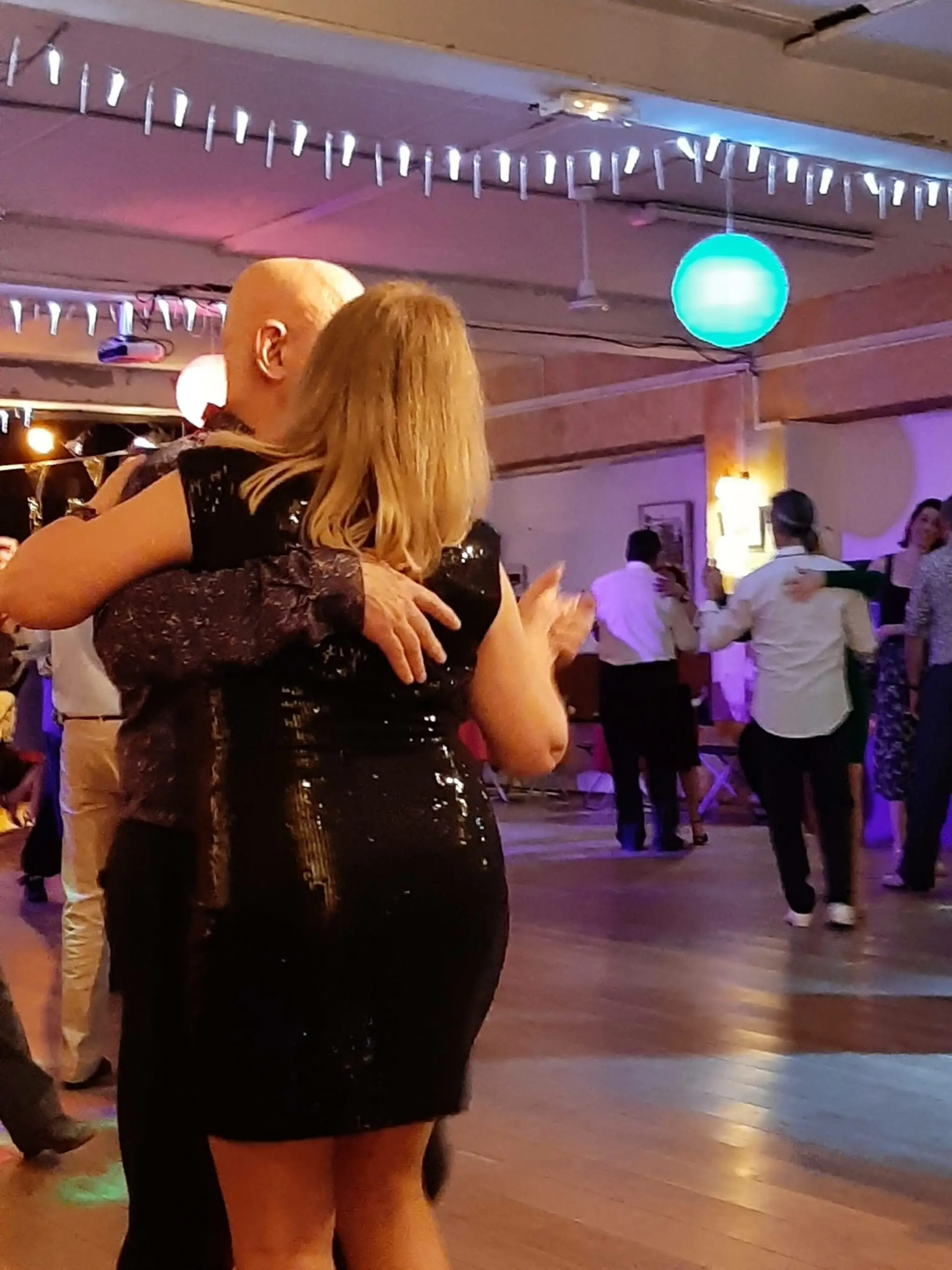 Tangueando La Maison Du Tango