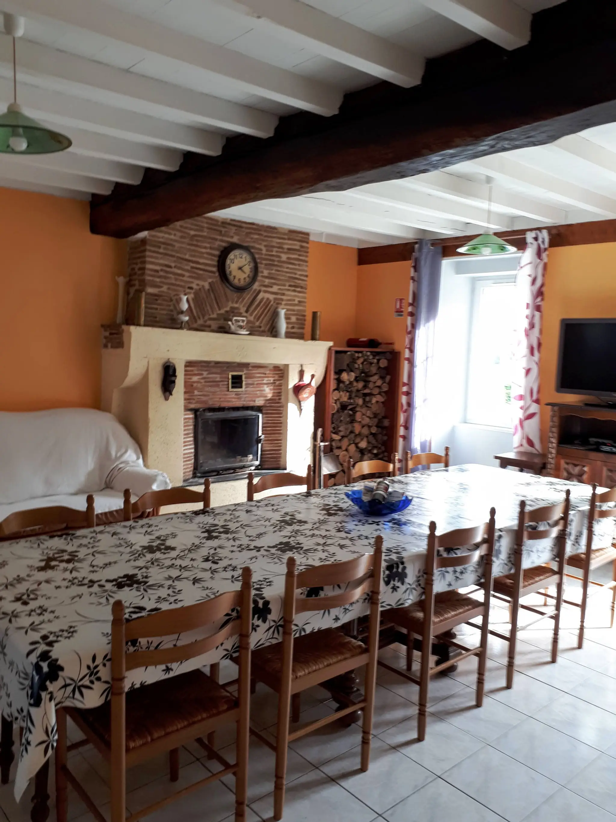 Gazon-Location - "Gazon du Bas" - Location de Vacances avec Piscine semi-enterrée