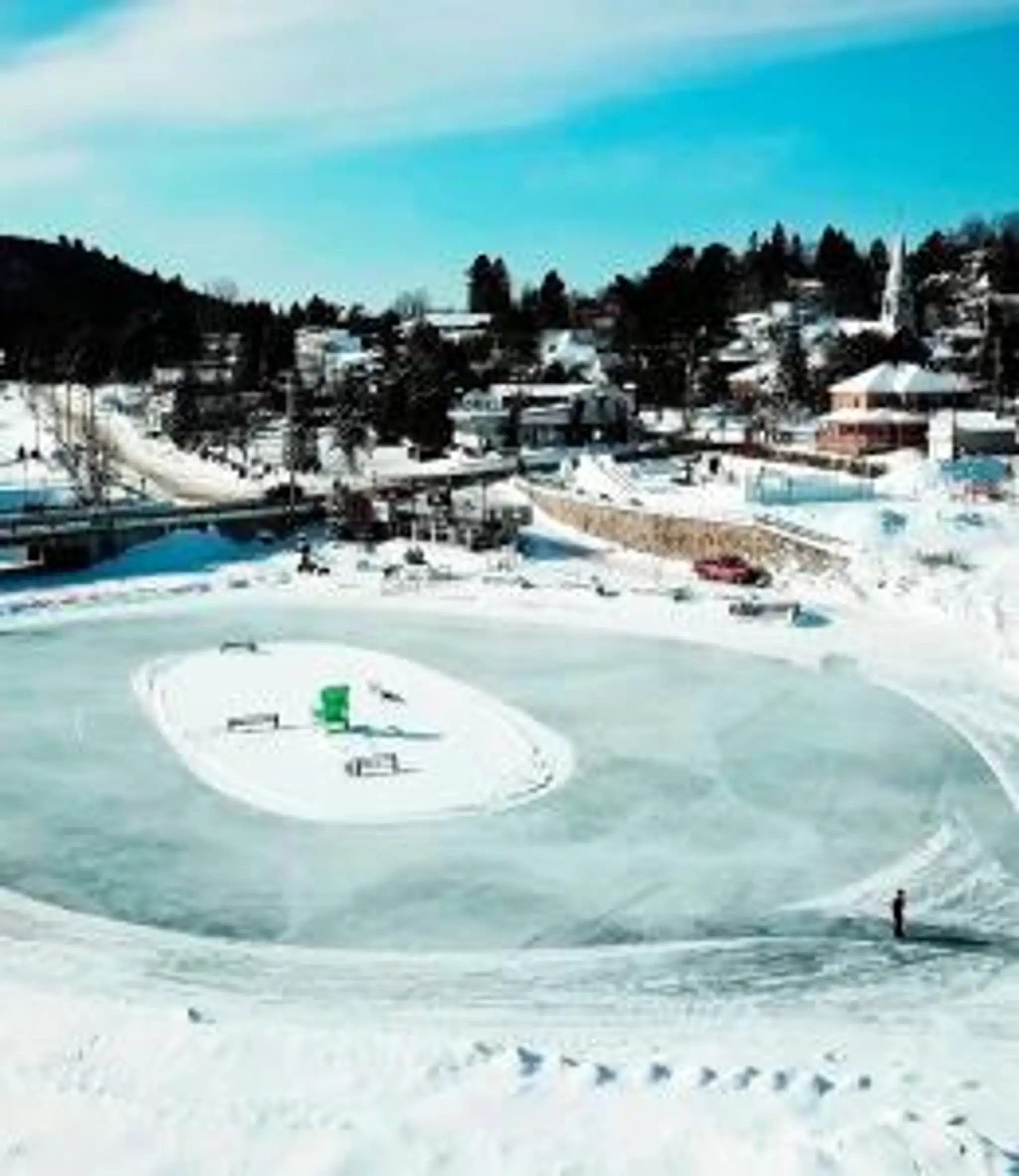 Patinoire de l'Espace public/Hiver Seulement (Outdoor Ice Rink/Winter Only)