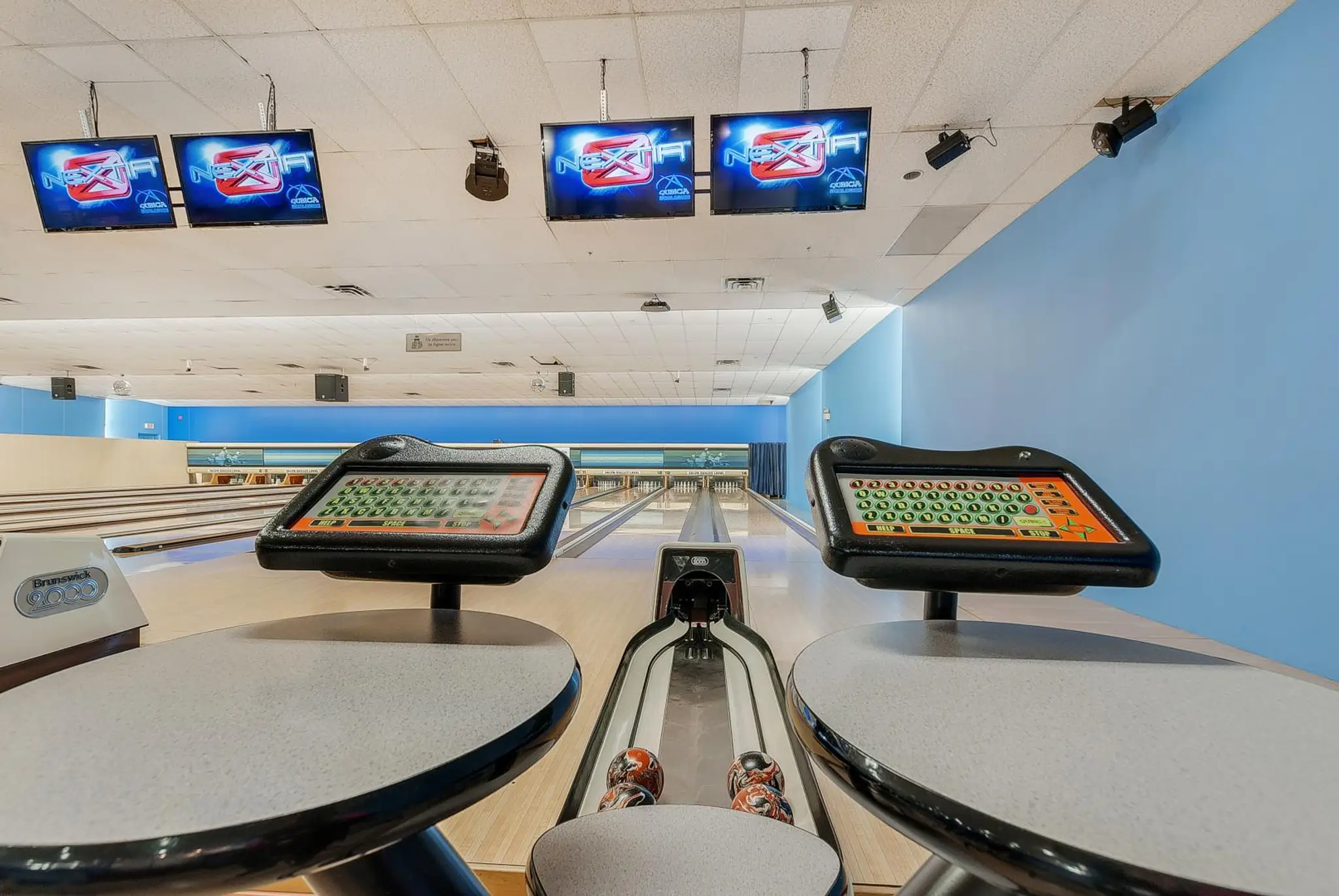 Salon De Quilles Laval (1996)