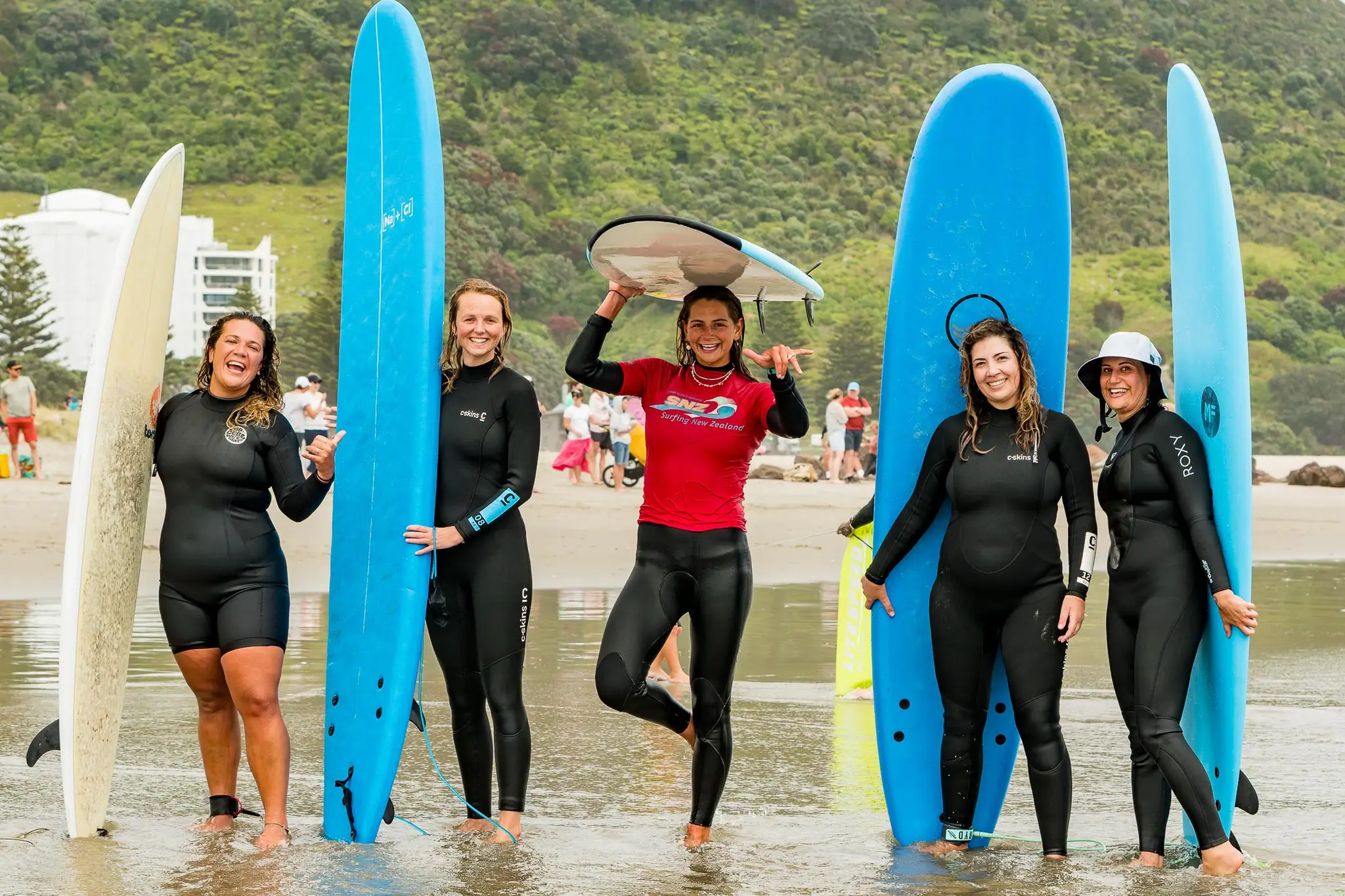 Hibiscus Surf School - Main Beach