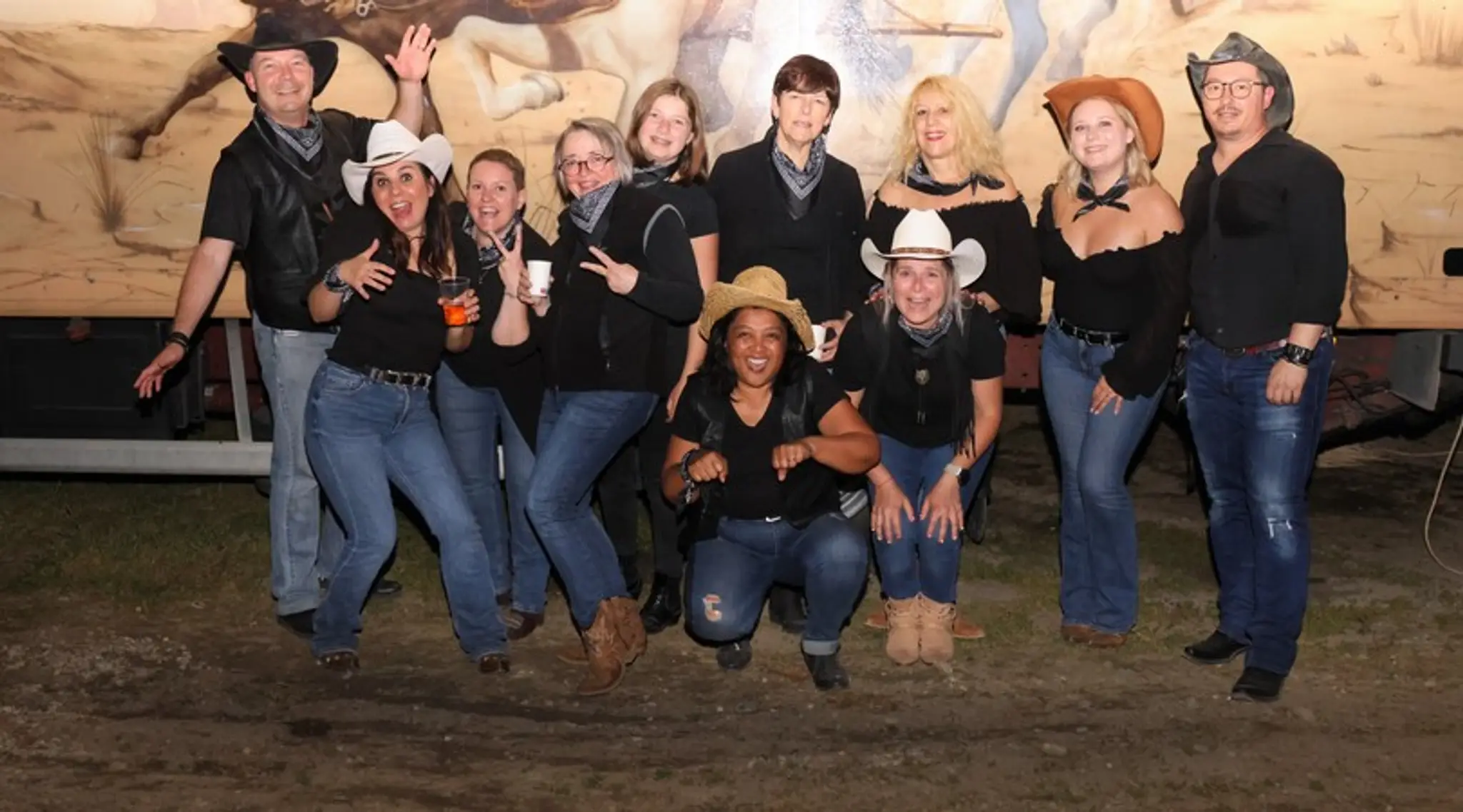 Centre équestre, parcours Mountain Trail ,Barrel Racing et Pole Bending, cours d'équitation, balade, randonnée.