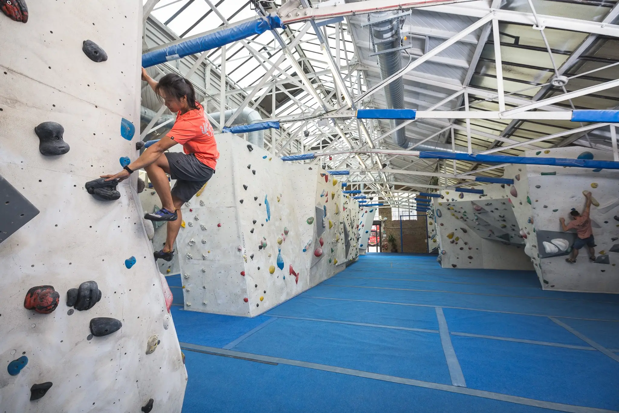 Arch Climbing Wall: Surrey Quays