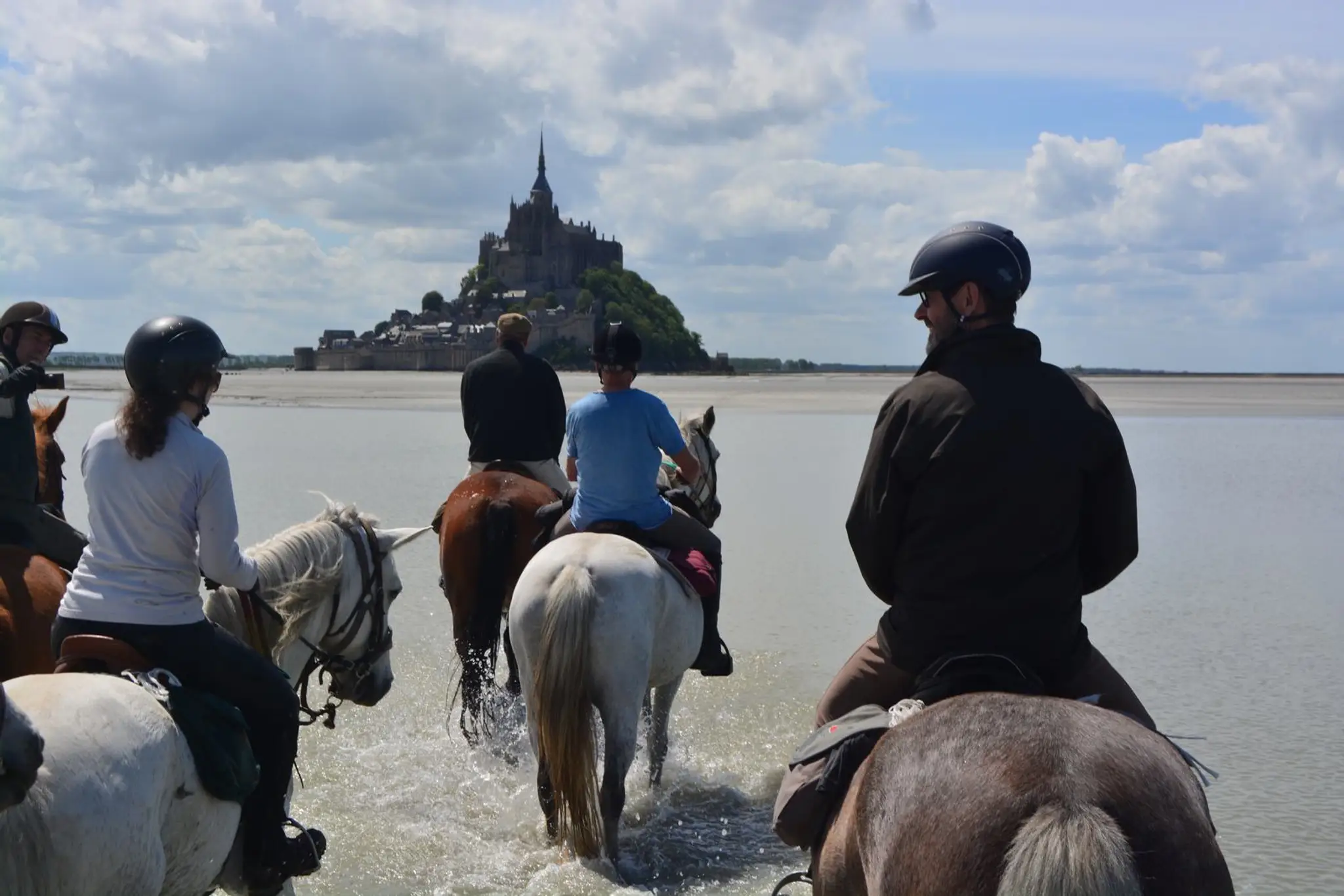 La Taniere Randonnee A Cheval Mont St Michel