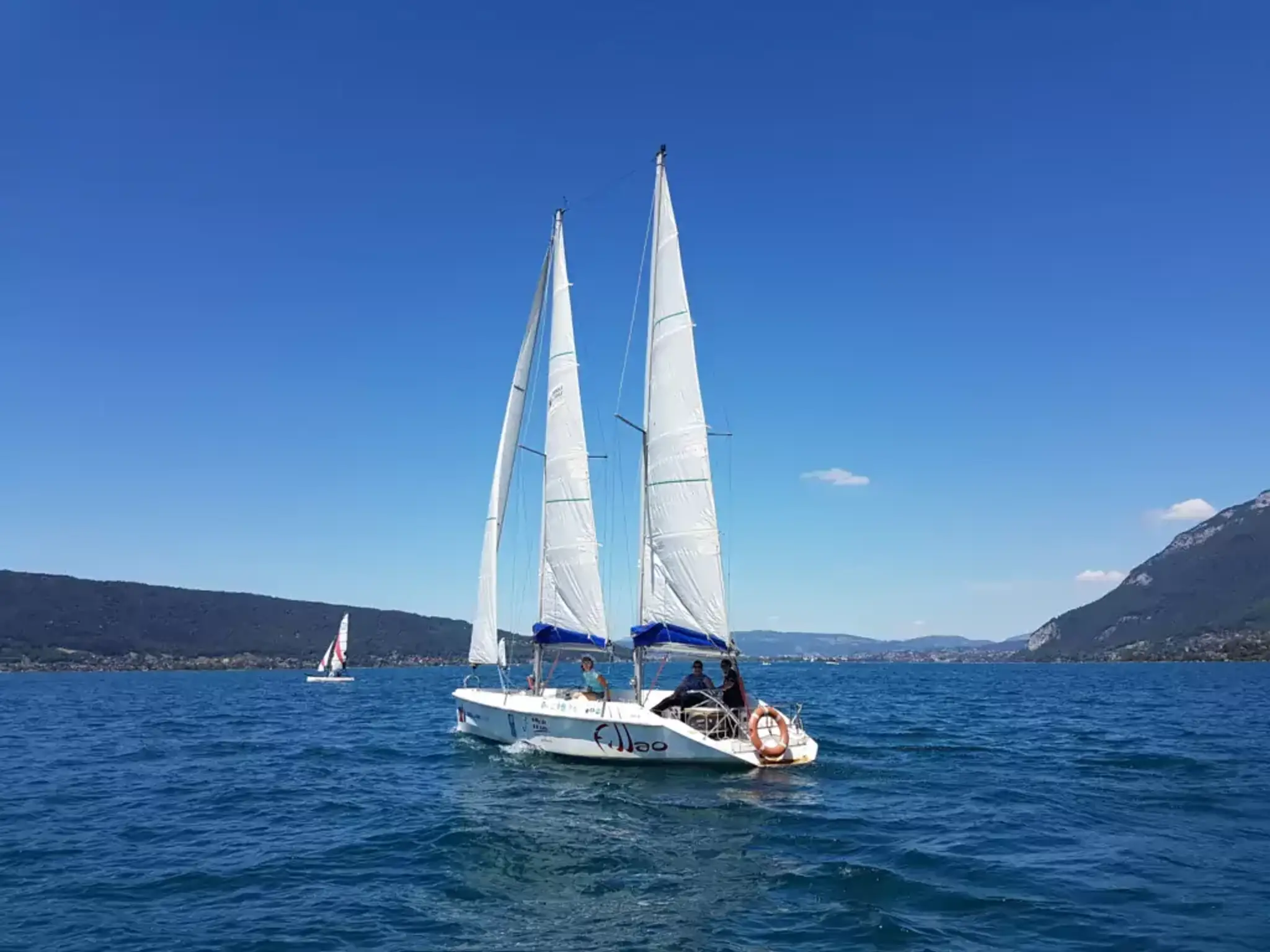 Circle Sailing De Sevrier
