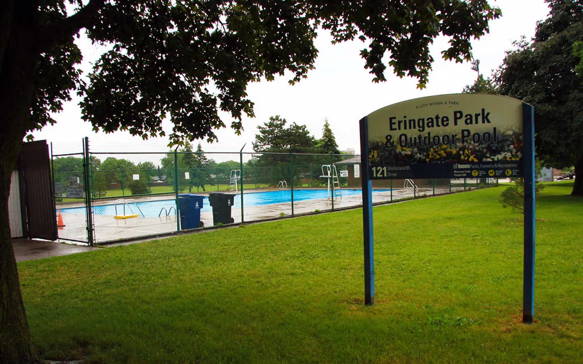 Eringate Outdoor Pool