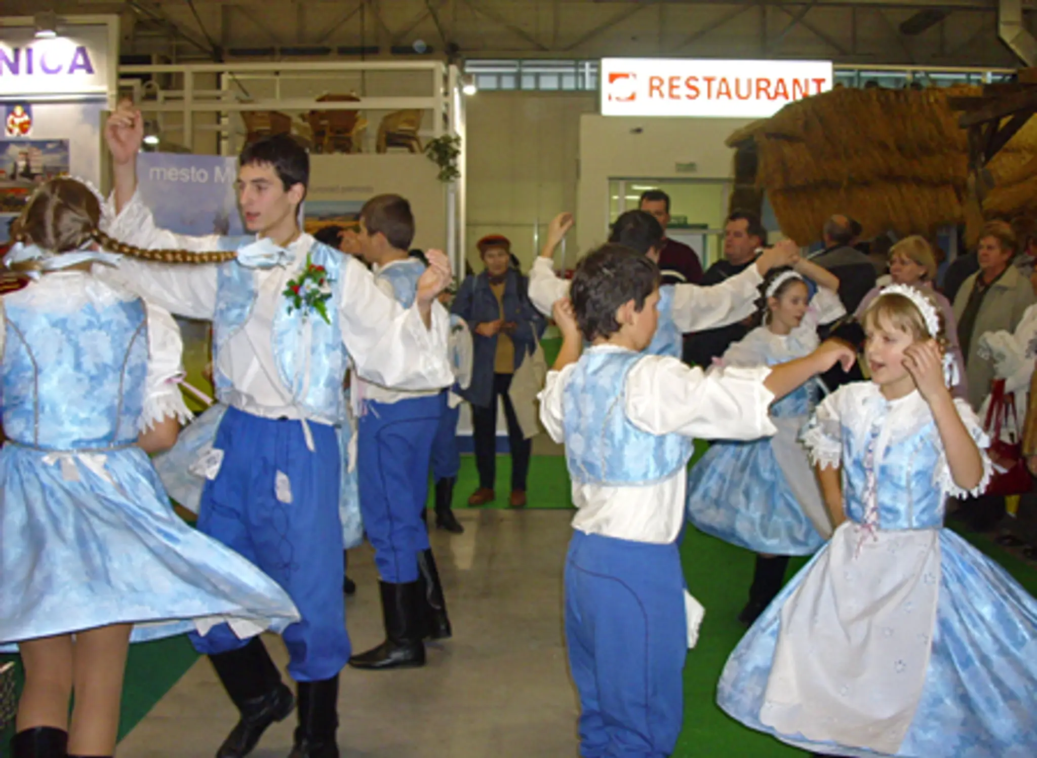 Detský folklórny súbor Leváranek