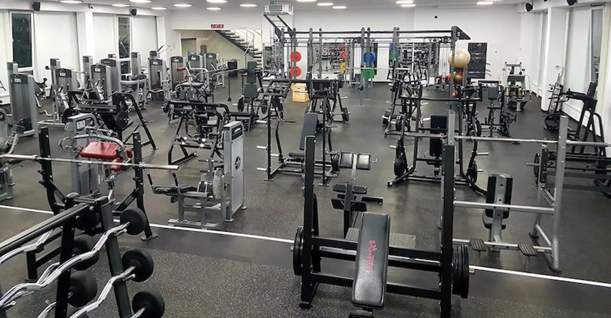 ARNY CLUB fitness center