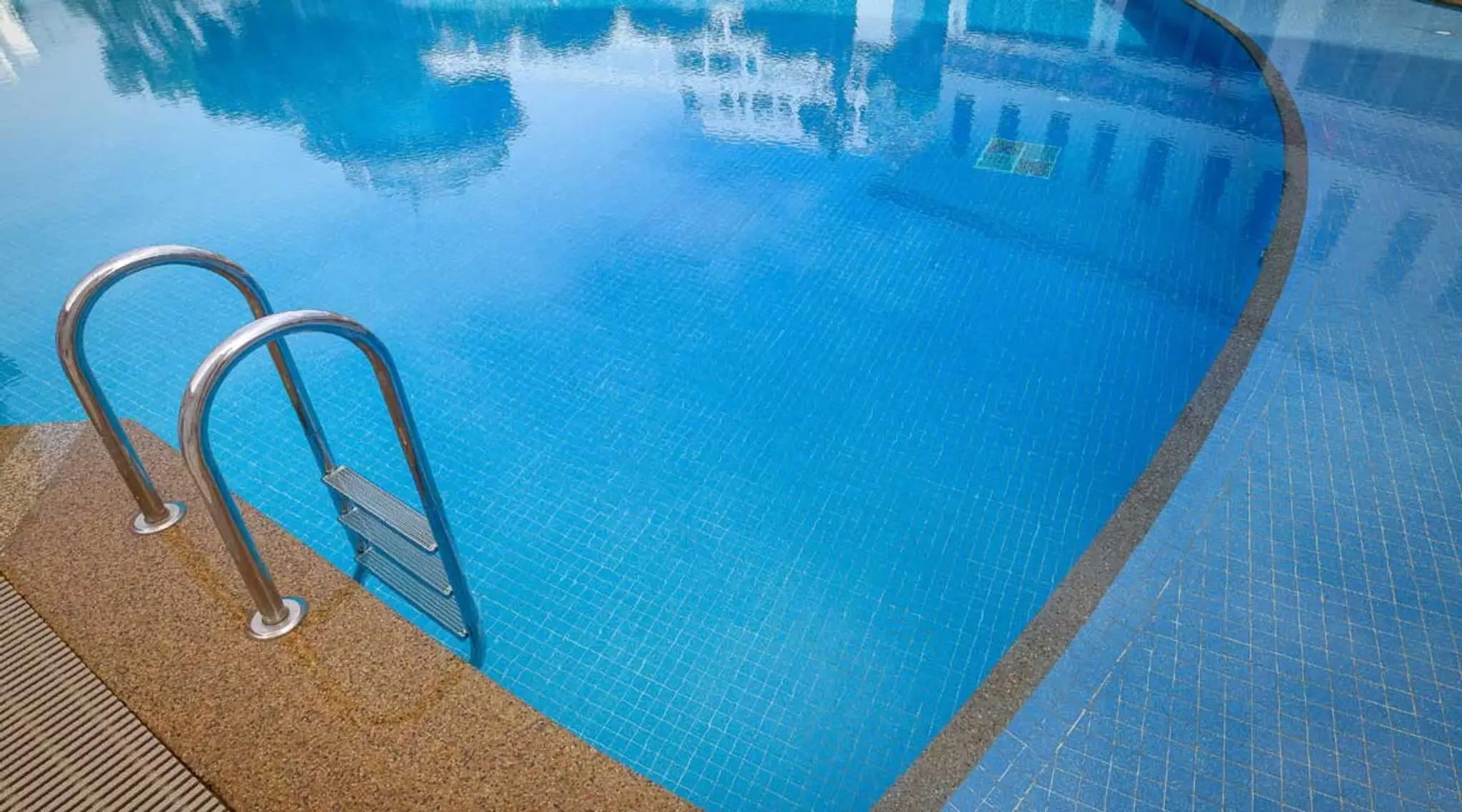 THE CHEVRONS Swimming Pool