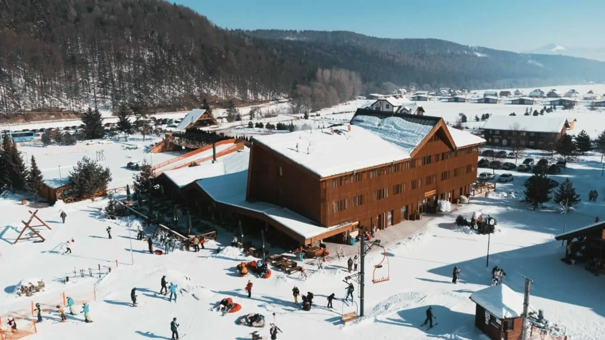 Lyžiarska a snowboardová škola, požičovňa a skiservis