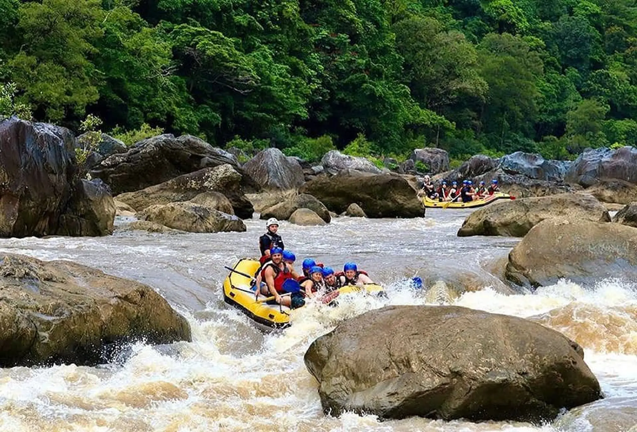 Raging Thunder - Tully River Rafting