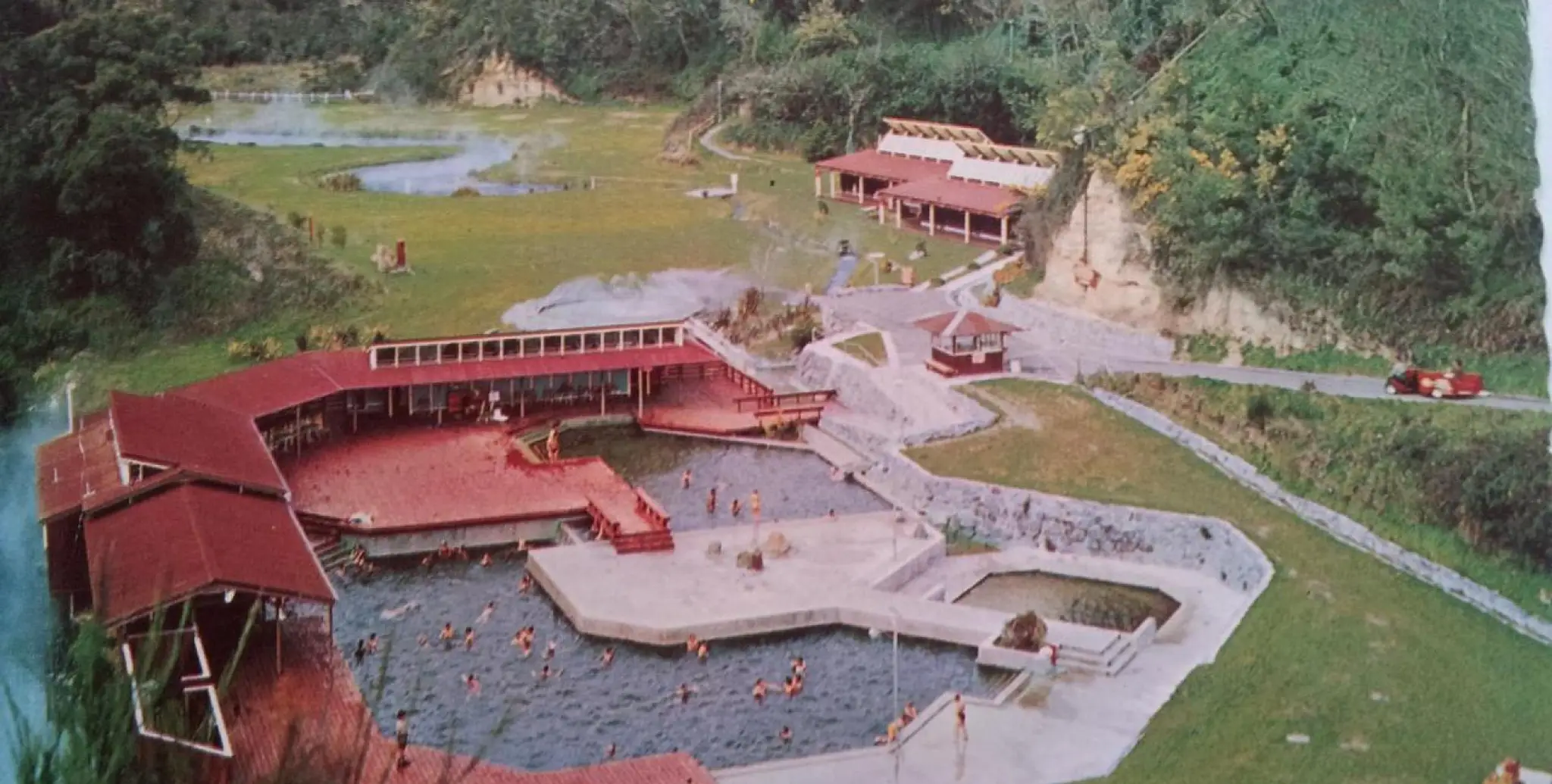 Taupo DeBretts Hot Springs