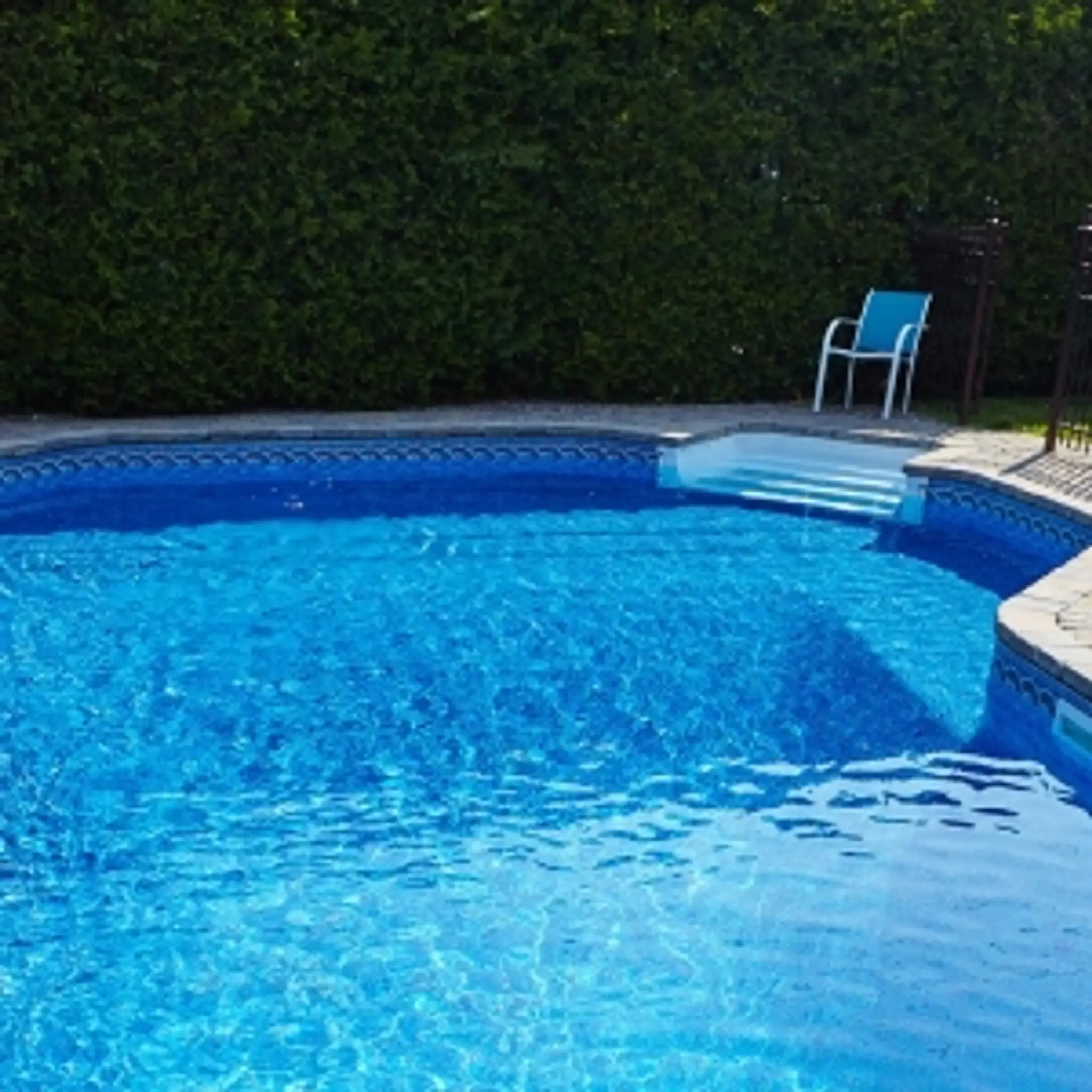 BASTIEN PISCINE