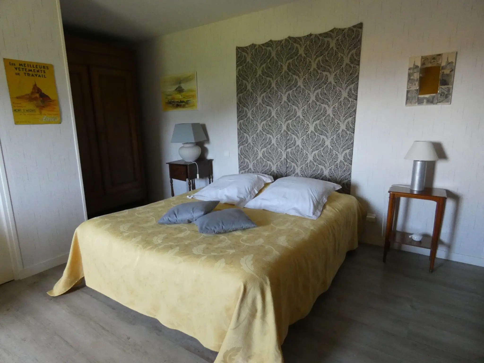 Gîte Ferme Saint Joseph: Chambres d'hôtes gîte avec piscine(Mont Saint Michel)