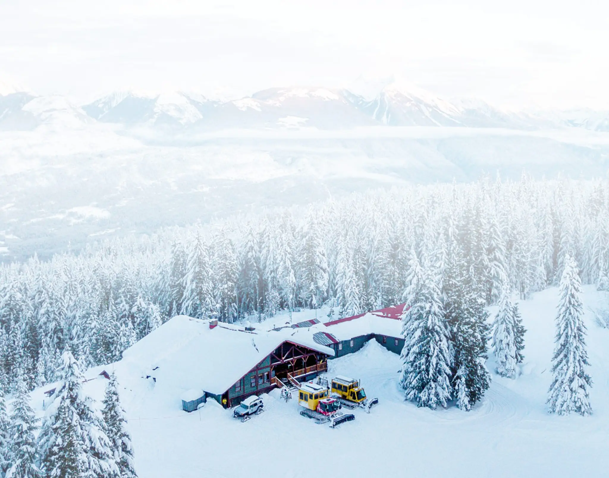 Selkirk Snowcat Skiing Lodge