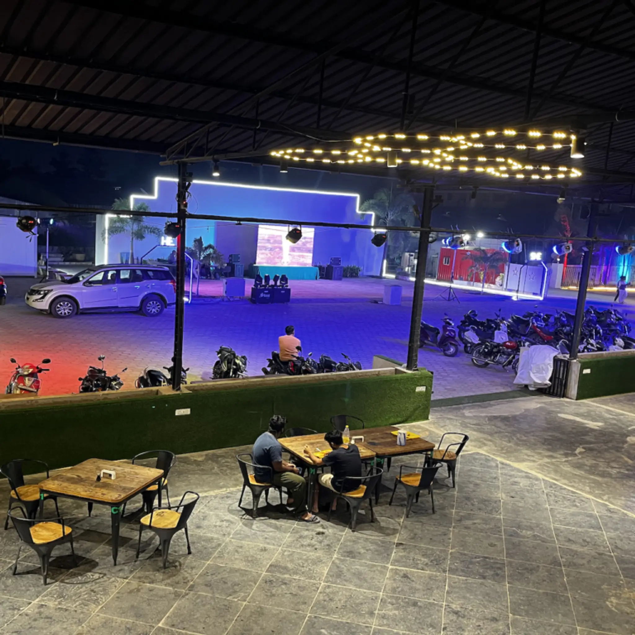 HUNGER PARADISE family restaurant