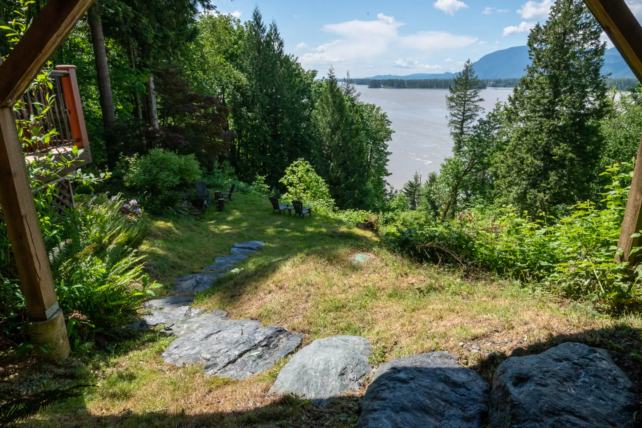 The Fraser River's Edge B&B Lodge