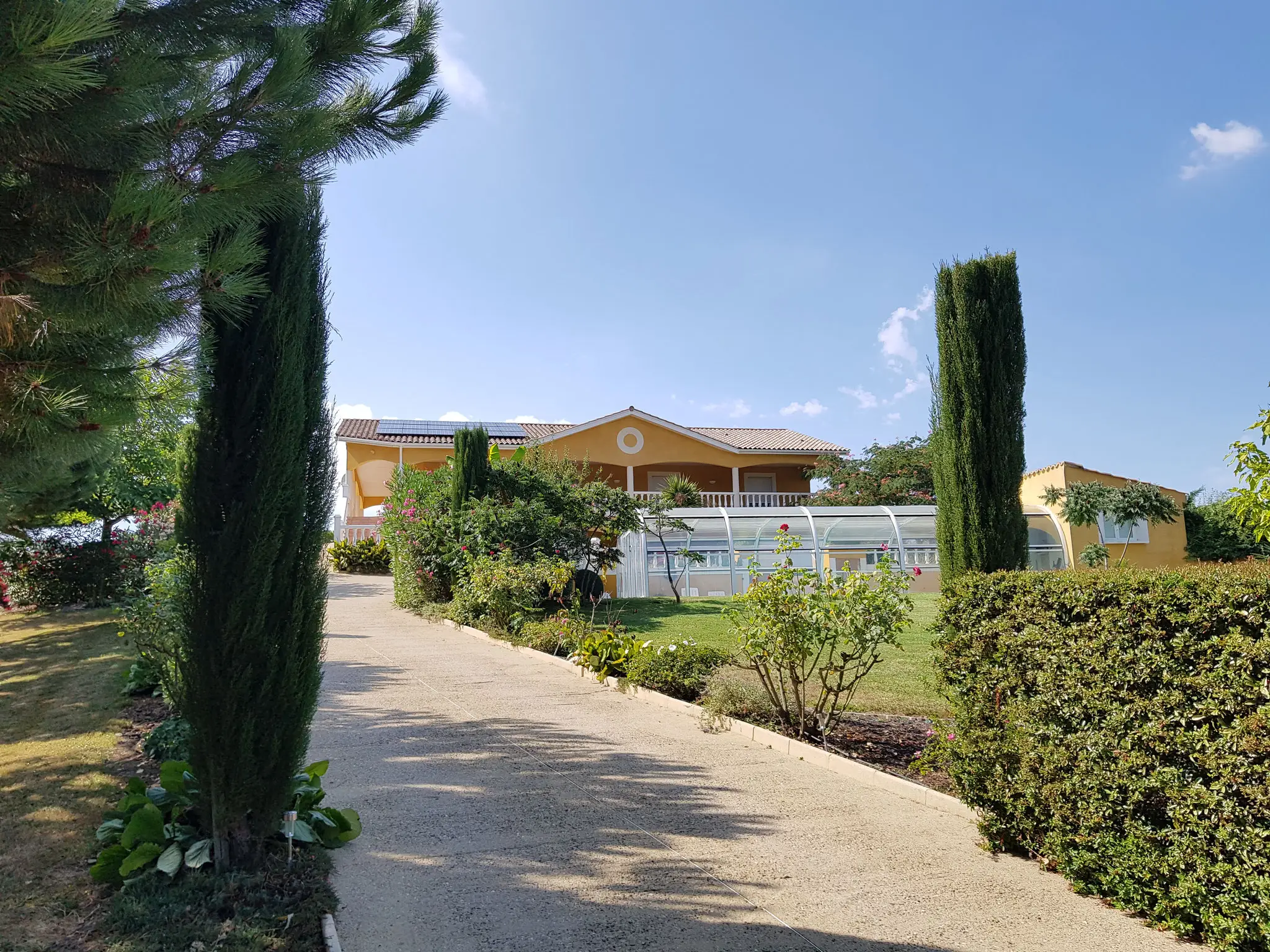 Gazon-Location - "Gazon du Haut" - Location de Vacances climatisée avec piscine couverte