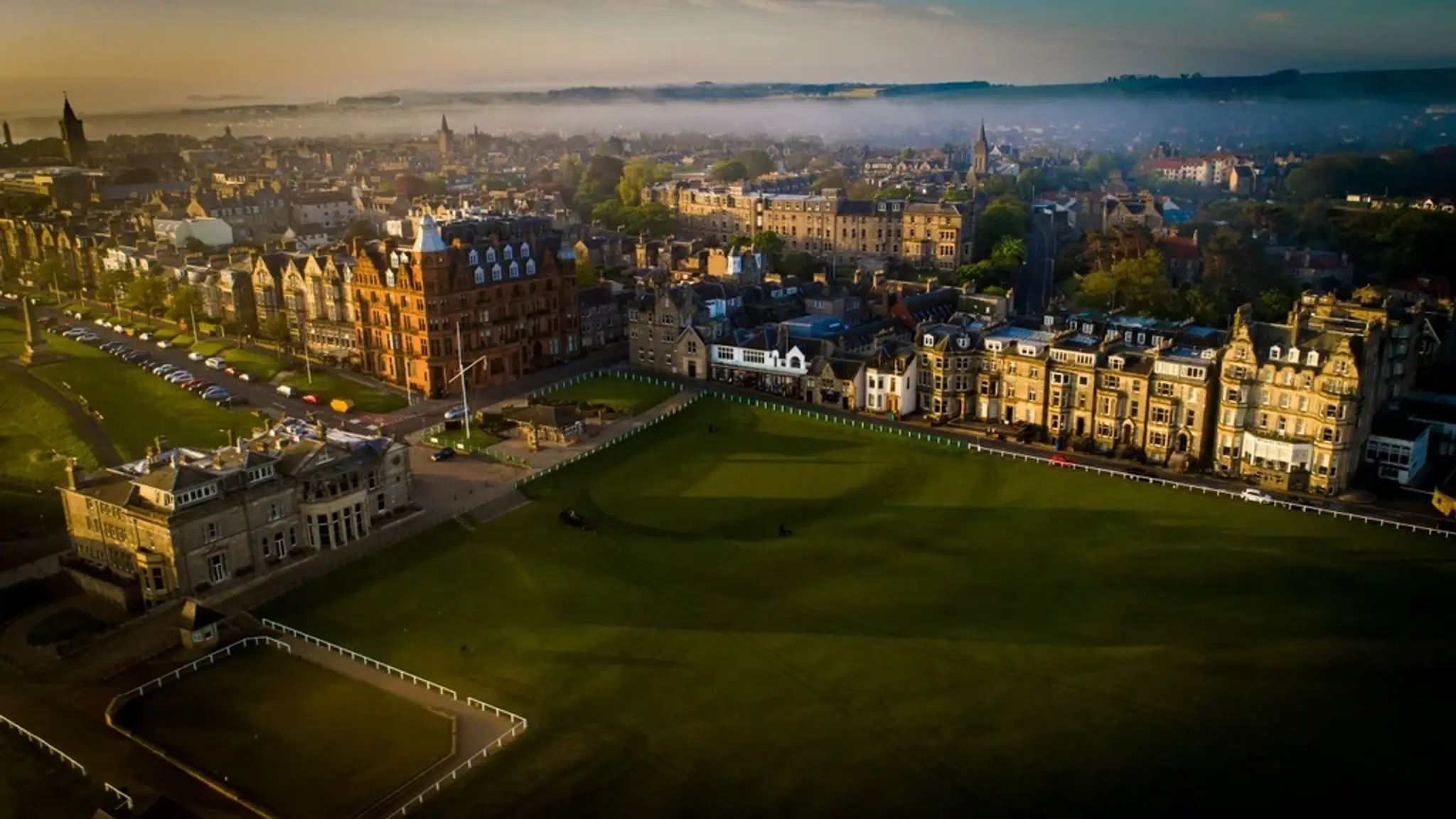 St Andrews Links Clubhouse & Tom Morris Bar & Grill